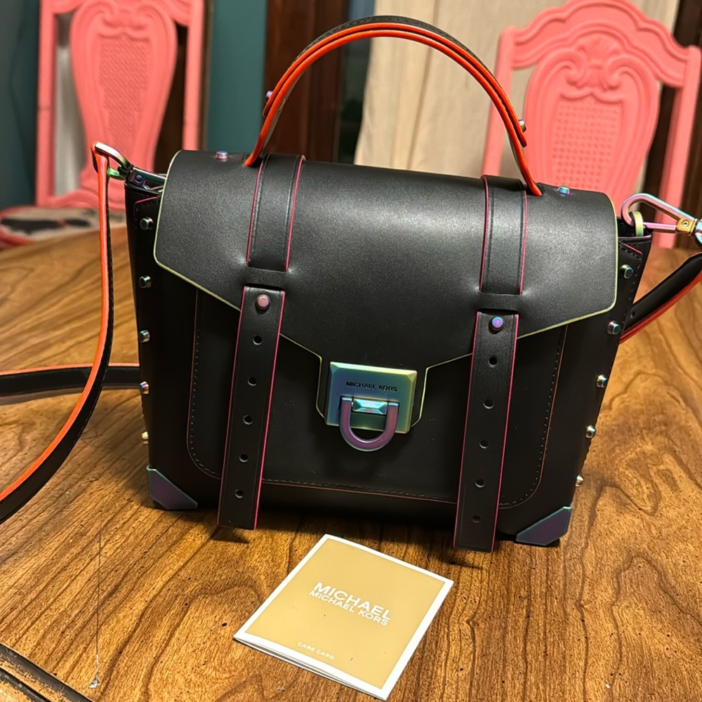 MICHAEL KORS MANHATTAN BLACK SATCHEL